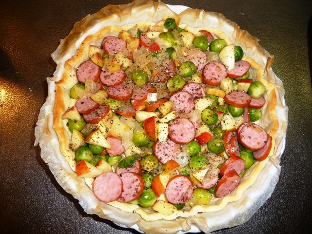 Winterse quiche met spruitjes en rookworst