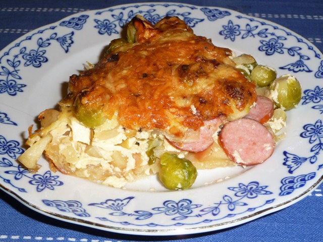 Winterse quiche met spruitjes en rookworst