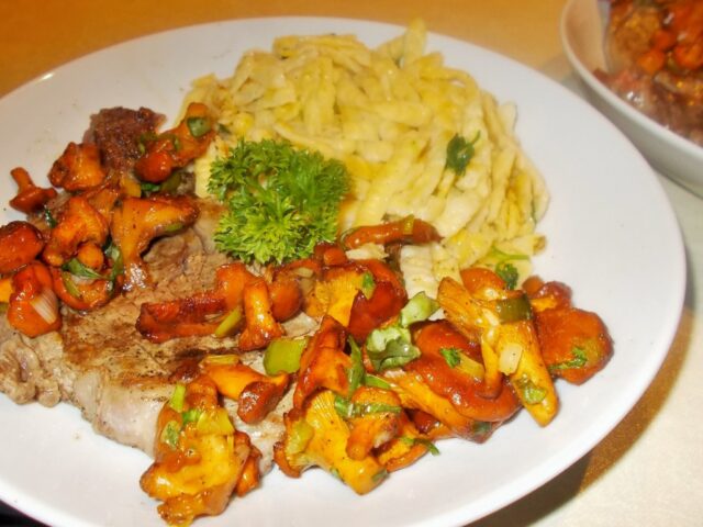 Gegrilde entrecôte met balsamico-paddenstoelen
