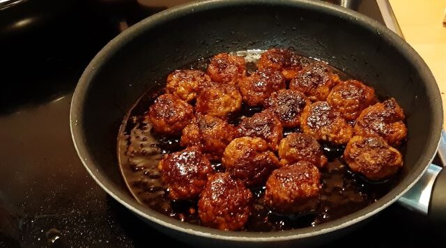Indische gehakballetjes in een lekker sausje