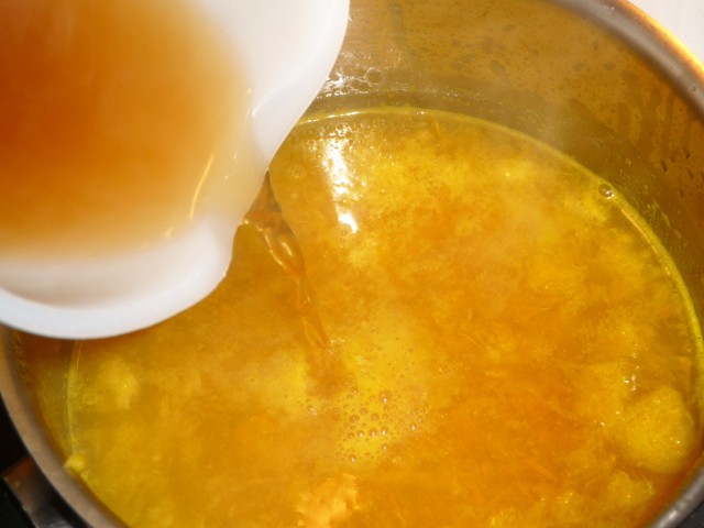 Reerug uit de oven met sinaasappelsaus en vijgen