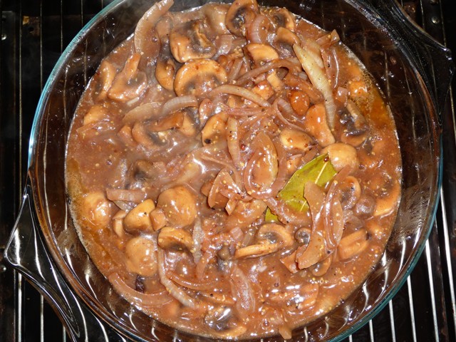 Ouderwetse Sukadelapjes met champignons (uit de oven)