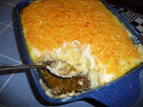 Ovenschotel met bloemkool, gehakt en aardappelpuree