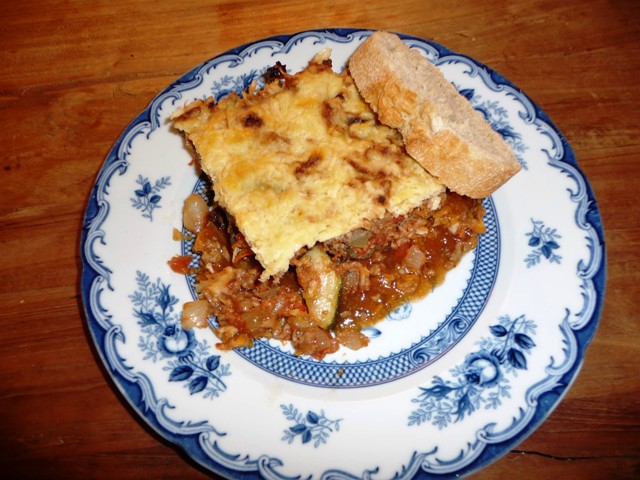 Mediterrane ovenschotel met aubergine, courgette en gehakt