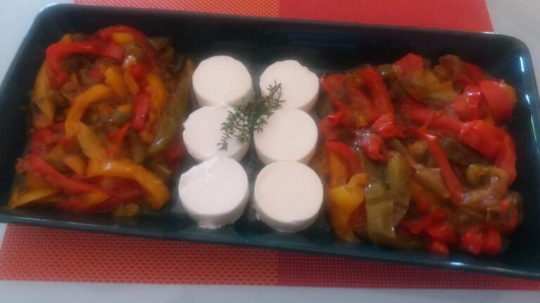 Peperonata van paprika met heerlijke zachte geitenkaas