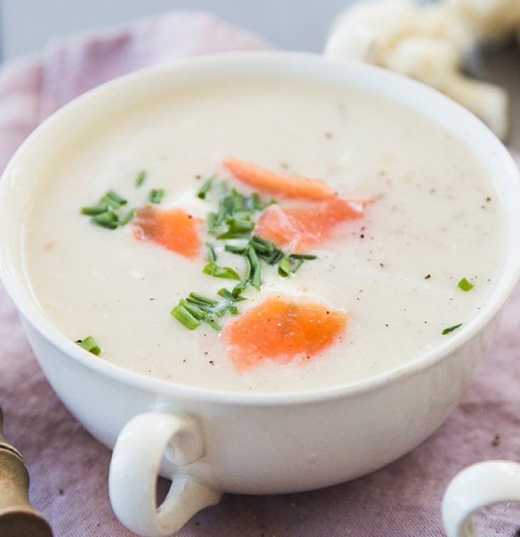 Romige bloemkoolsoep met gerookte zalm