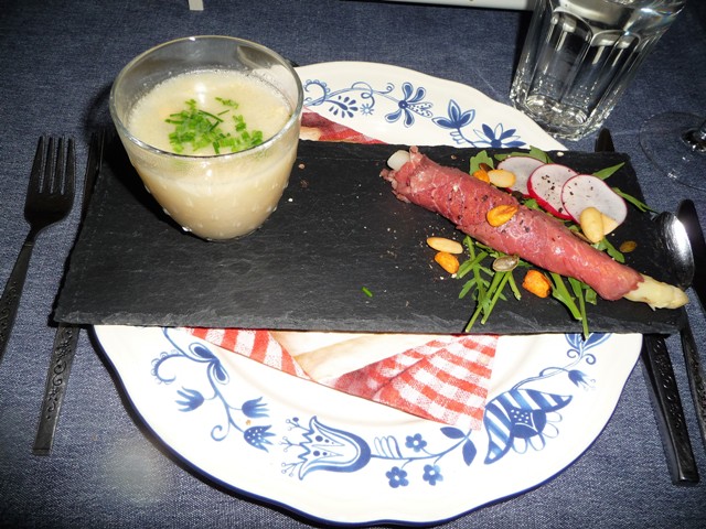 Rosbiefrolletjes met asperges