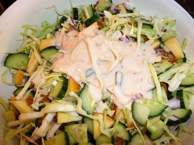 Spitskoolsalade met komkommer en appel