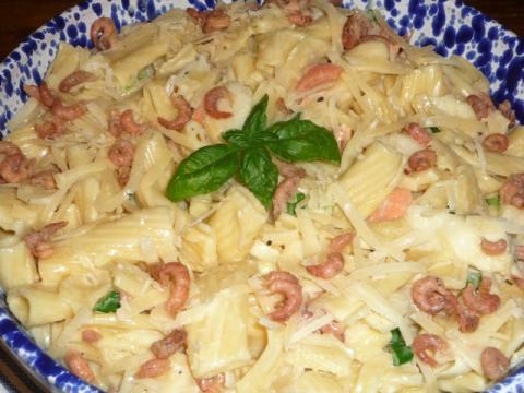 Pasta met asperges, zalm en garnalen