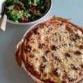 Bloemkoolquiche met kaas en walnoten