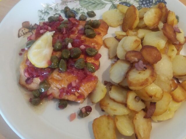 Gebakken zalmfilet met citroen kappertjessaus (lekker en slank)