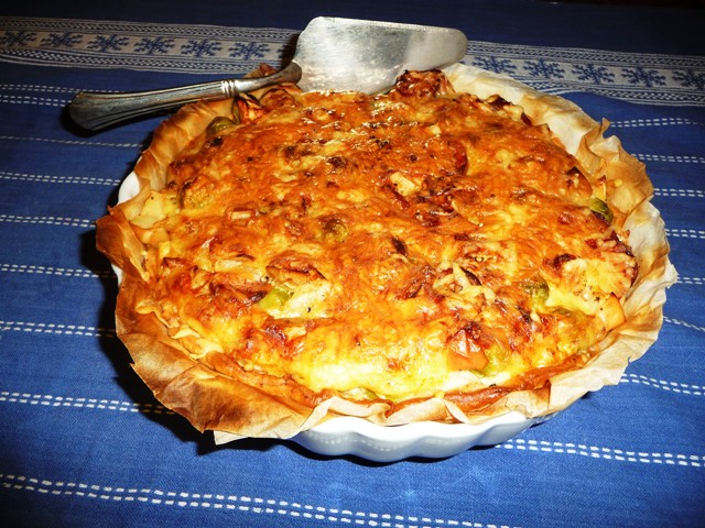 Hartige taart met paprika en kip