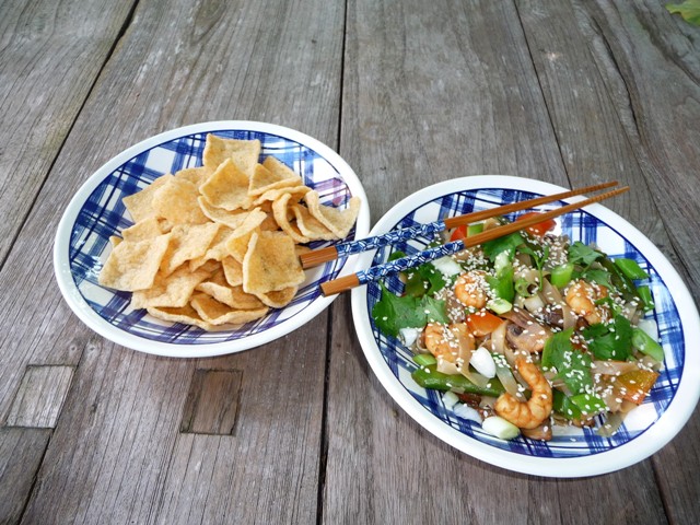 Noedels met grote garnalen champignons sugar snaps paprika&hoisinsaus