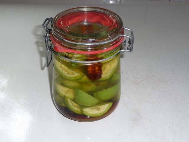 Italiaanse walnotenlikeur Nocino