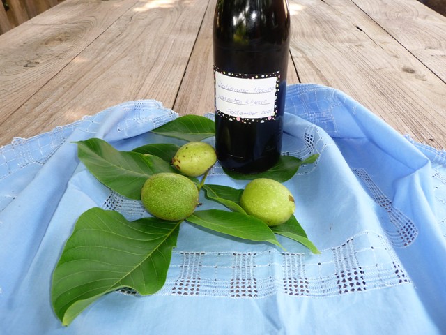 Italiaanse walnotenlikeur Nocino