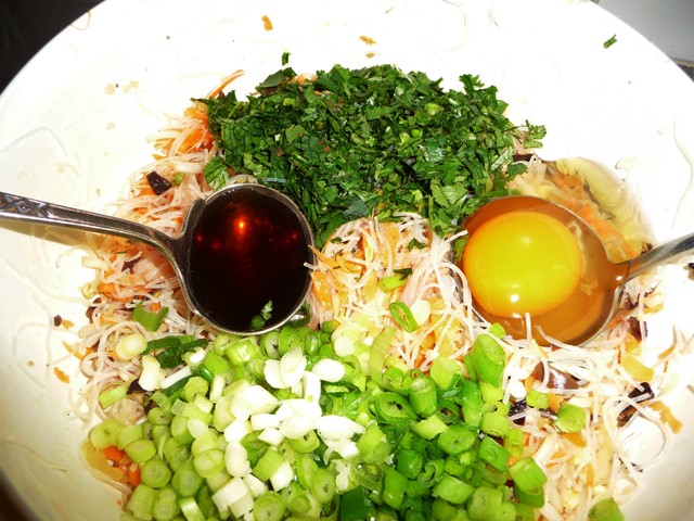 Vietnamese egg rolls Nem rán (Cháº£ giò)
