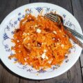 Griekse wortelsalade met feta en (wal)noten