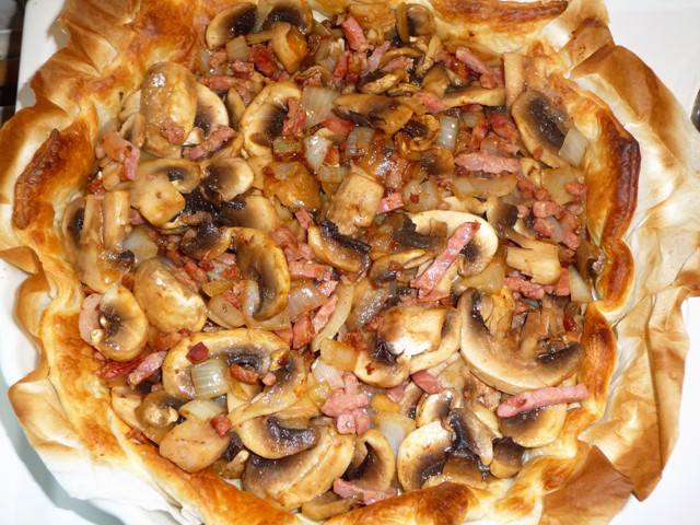 Quiche met champignons, spek en ui