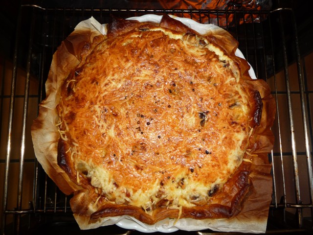 Quiche met champignons, spek en ui