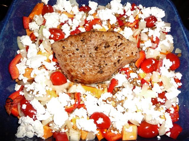 Traybake met pompoen, feta en rosbief