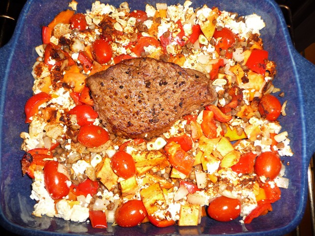 Traybake met pompoen, feta en rosbief