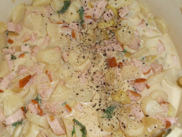 Pasta met asperges en gerookte kip
