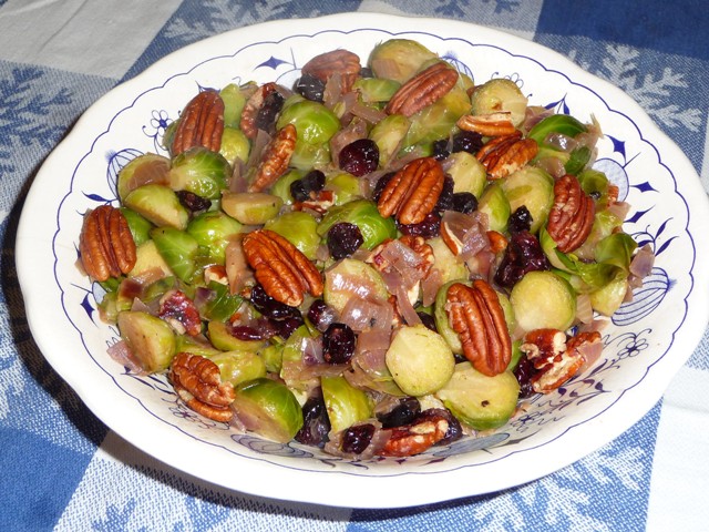Gebakken spruitjes met cranberry’s en noten