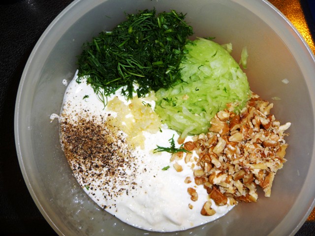 Snejanka salata, Bulgaarse tzatziki