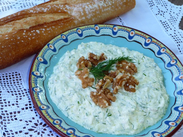 Snejanka salata, Bulgaarse tzatziki