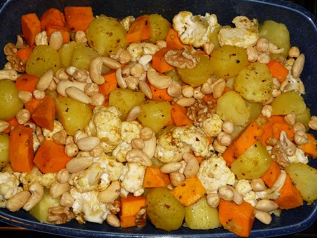 Traybake met bloemkool, pompoen, aardappel, Vadouvan & noten