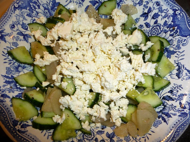 Salade met komkommer, yacon en feta