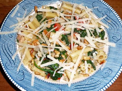 Pasta met spinazie en gerookte zalm