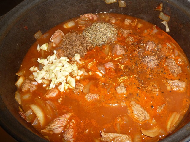 Oostenrijkse rundergoulash (Rindsgulasch)