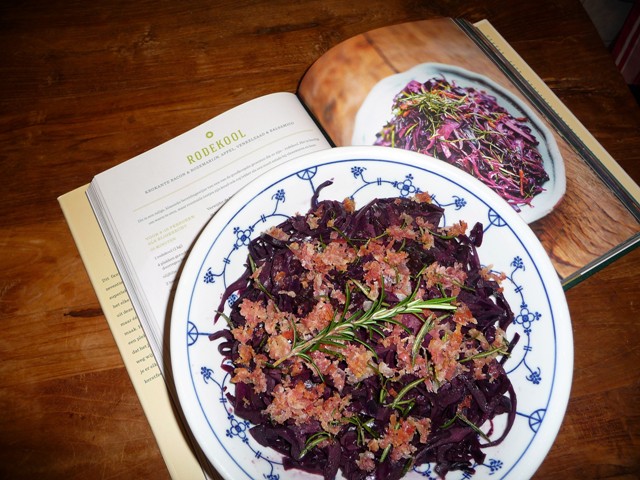 Rode kool met bacon en rozemarijn (Jamie Oliver)