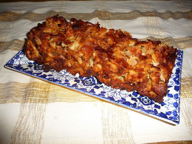 Hartige “overbol” cake van oliebollen & kaaskruimels (Nel Schellekens)