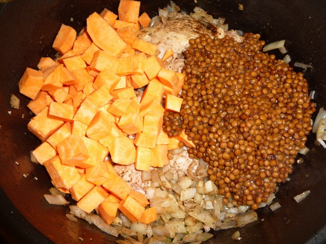 Kipstoofpot met linzen