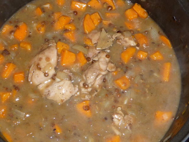 Kipstoofpot met linzen