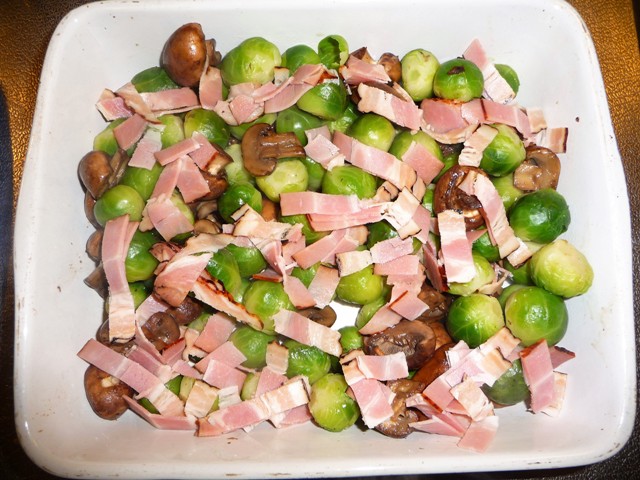 Gegratineerde spruitjes met champignons