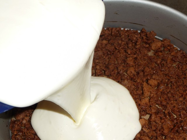 Kwarktaart met speculaasbodem en kersen (Glutenvrij)