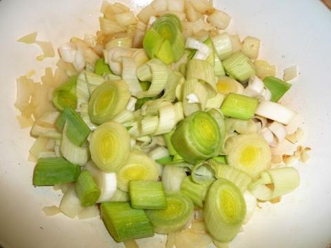 Gegratineerde aardappelschotel met prei