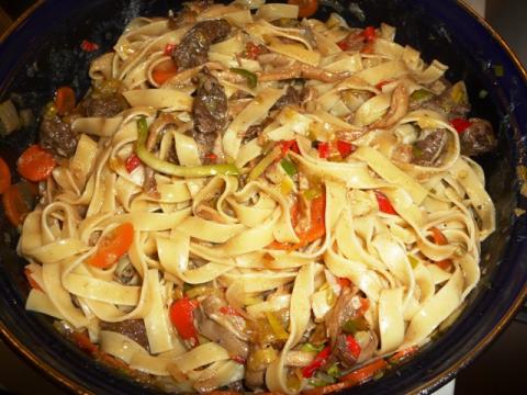 Runderstoof met veel groenten en tagliatelle (gezond en lekker)