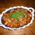Coq au vin met cognac en paddenstoelen