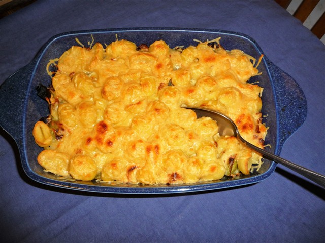 Gegratineerde aardappelschotel met prei