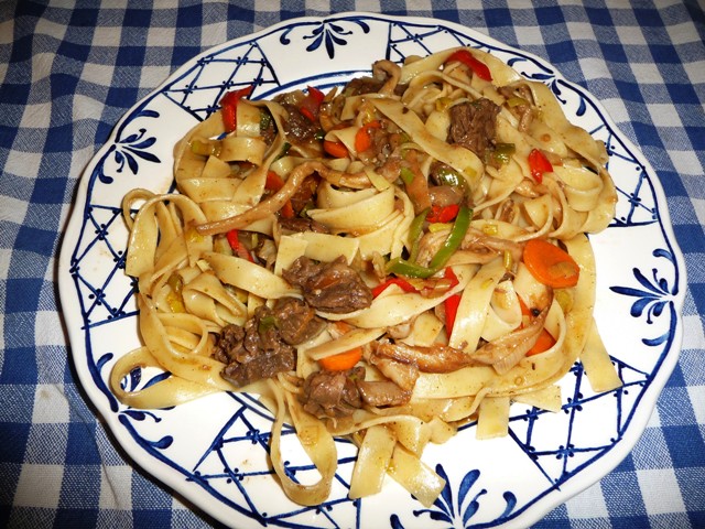 Runderstoof met veel groenten en tagliatelle (gezond en lekker)