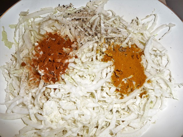 Hartige taart met Chinese kool, ham en kaas