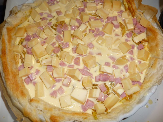 Hartige taart met Chinese kool, ham en kaas