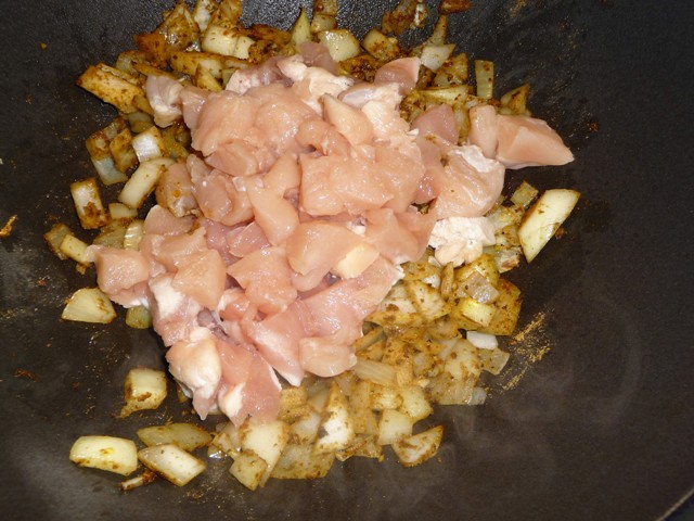 Thaise kip in groene curry kokossaus