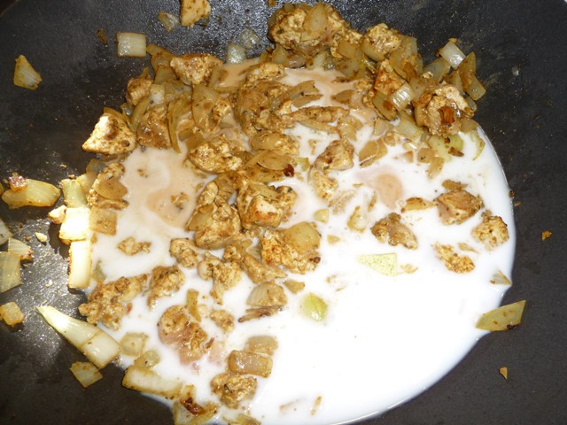 Thaise kip in groene curry kokossaus
