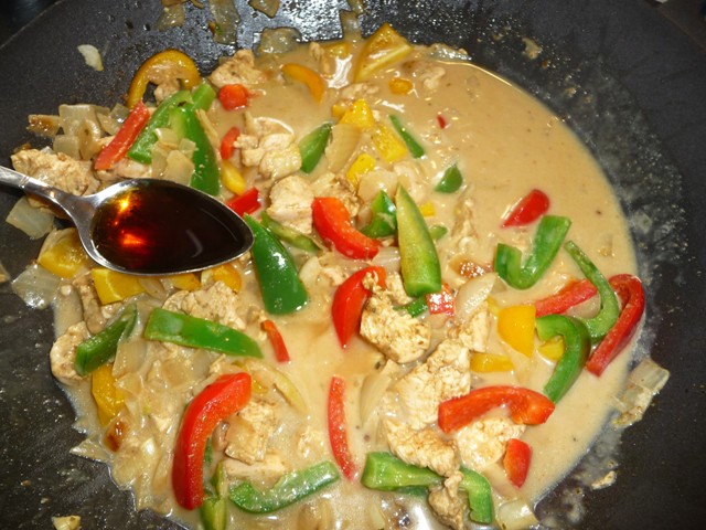 Thaise kip in groene curry kokossaus