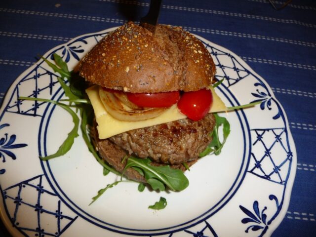 Hamburger van gehakt en oesterzwammen